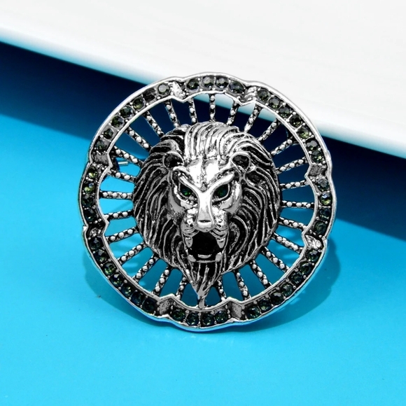 VQ Lion Brooch - Picture 2 of 6